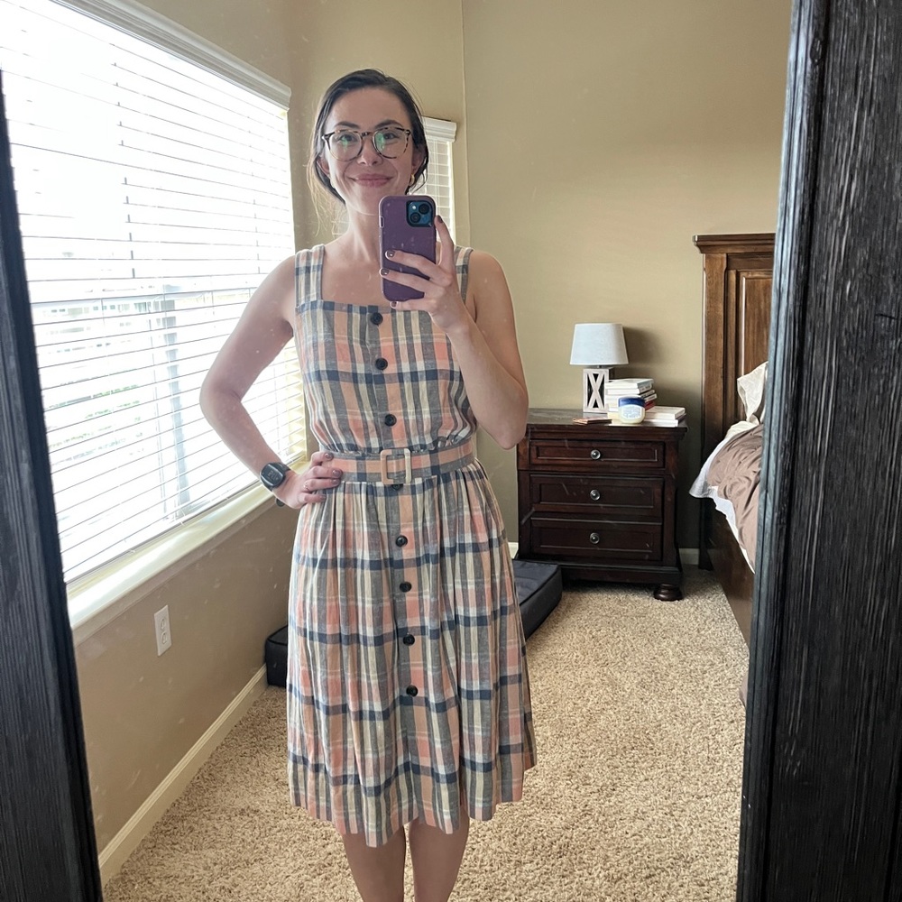 Cute sundress with belt. Size 6
